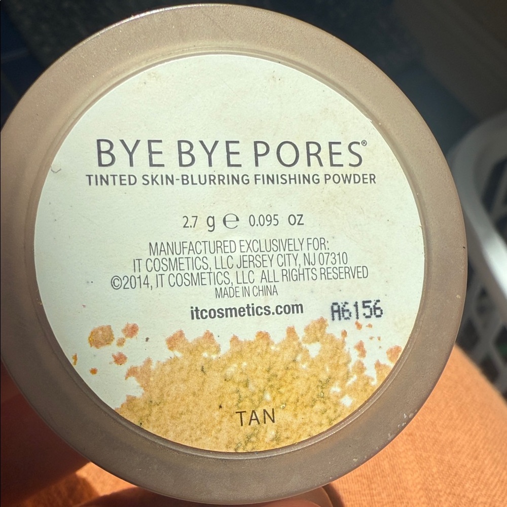 IT Cosmetics Bye Bye Pores Finishing Powder - Tan